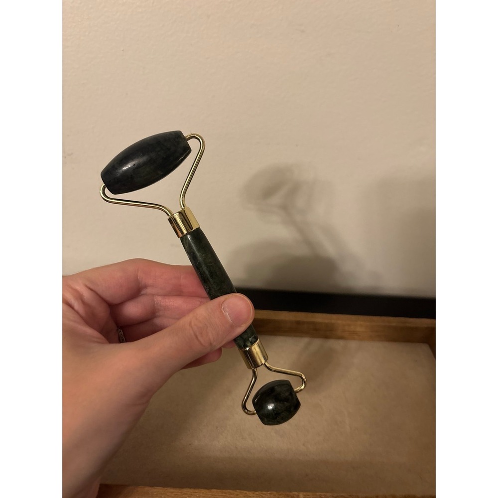 Jade Roller‎ - Picture 3 of 3